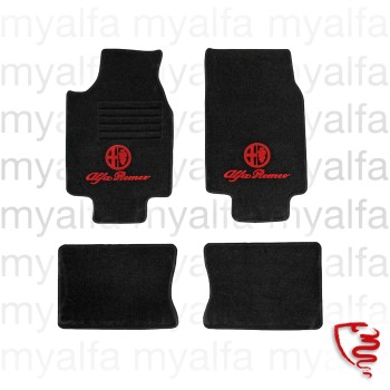 Fußmatten 75 schwarz/rotes Emblem Tuftvelour, gekettelt, Rückenbeschichtung: Latexfeinprägung