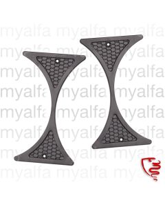 Kühlergrill GT Bertone 1750 zwischen den Scheinwerfern zweiteilig links/rechts