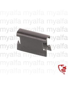 RETAINING CLIP FOR            SPIDER FRONT DOOR SEAL        
