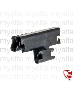 RETAINING CLIP RETAINING CLIP INNER WINDOW FELT SPIDER