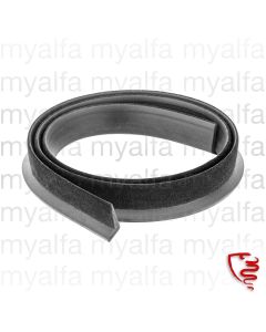 OUTER HORIZONTAL WEATHERSTRIP SPIDER