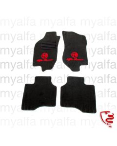 Fußmatten 146 bj. 05.95-05.99 schwarz/rotes Emblem Tuftvelour gekettelt,Rückenbeschichtung