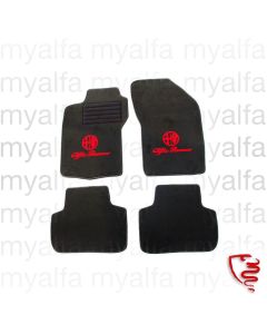 Fußmatten 147 schwarz/rotes Emblem Tuftvelour, gekettelt, Rückenbeschichtung: Latex