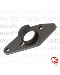 Distanzstück Benzinpumpe - 750 1.Serie - groß am Zylinderkopf