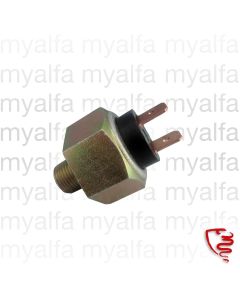 BRAKE LIGHT SWITCH HYDRAULIC AT T-CONNECTION